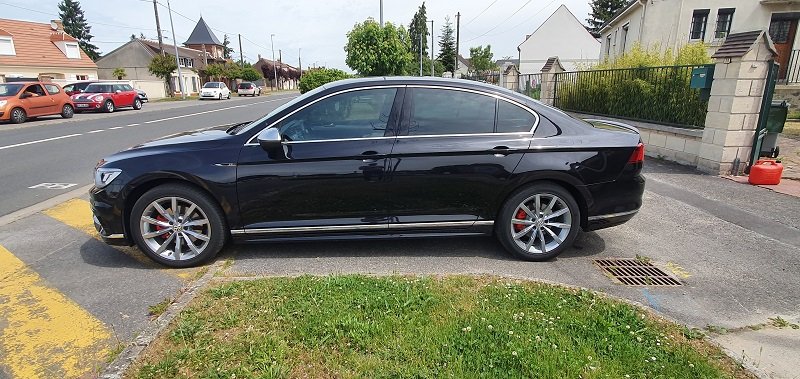 Passat B8 R Line noir VT1.jpg